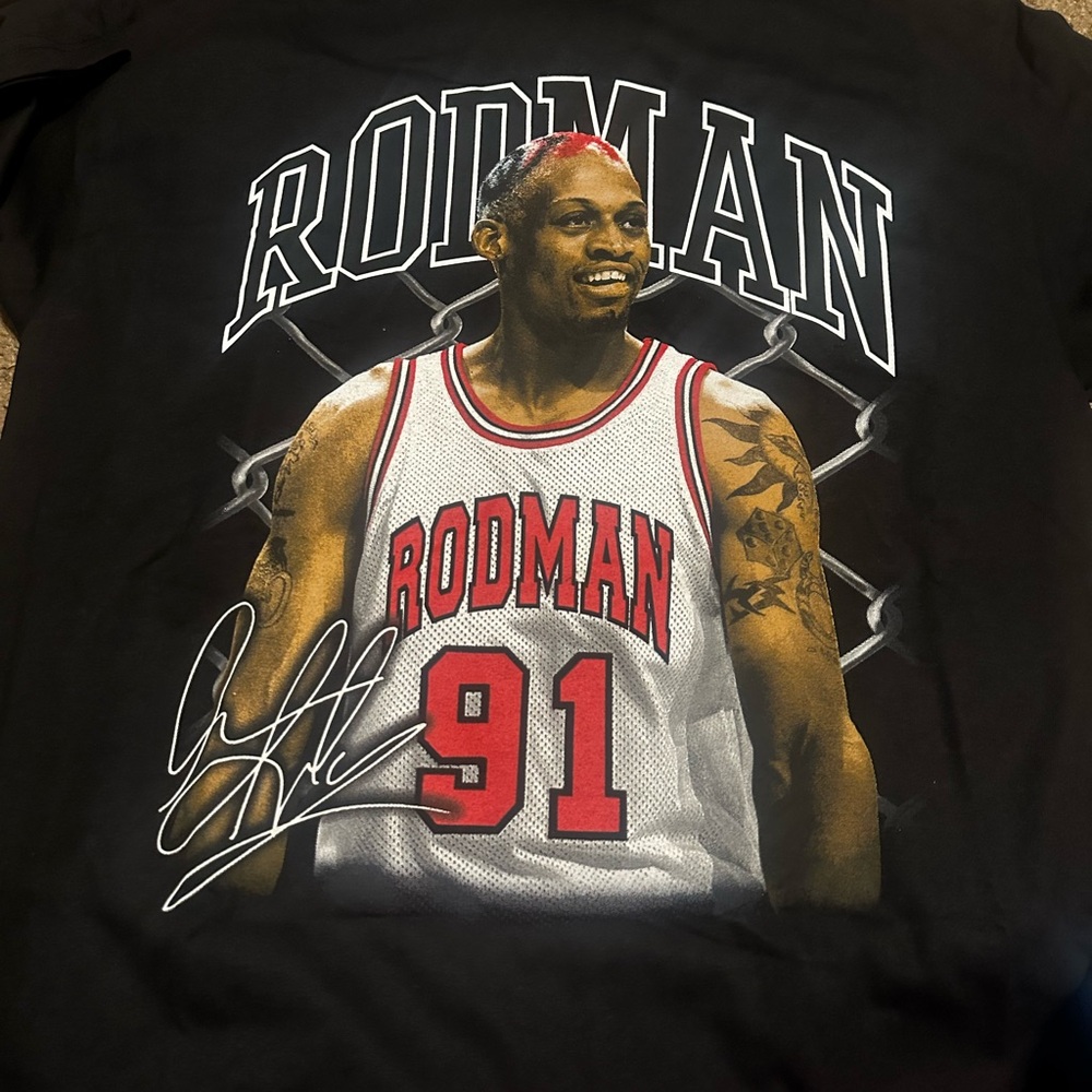 Black Graphic T-Shirt with Basketball Player Print